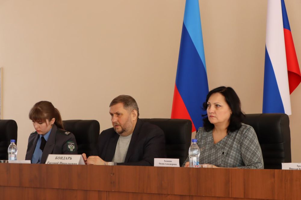 Евгений Бондарь: Провел совещание с сотрудниками Управления Россельхознадзора по ДНР и ЛНР, отдела Федерального государственного ветеринарного контроля (надзора) по ЛНР, филиала Федерального центра оценки безопасности и... Евгений Бондарь: Провел совещание с сотрудниками Управления Россельхознадзора по ДНР и ЛНР, отдела Федерального государственного ветеринарного контроля (надзора) по ЛНР, филиала Федерального центра оценки безопасности и...
