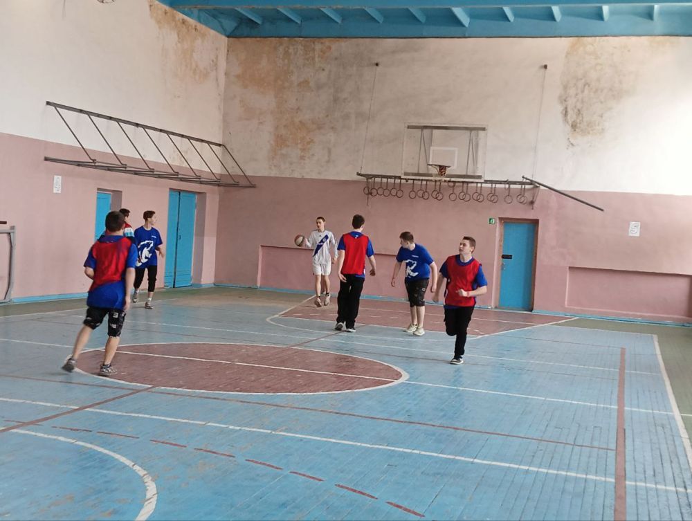В рамках марафона «Сила России» в спортивном зале Лутугинского колледжа состоялась открытая тренировка по баскетболу В рамках марафона «Сила России» в спортивном зале Лутугинского колледжа состоялась открытая тренировка по баскетболу
