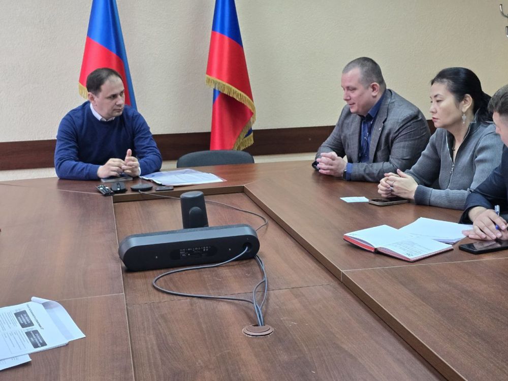 В Министерстве инфраструктуры и транспорта Луганской Народной Республики состоялось рабочее совещание с участием представителей СберБанка В Министерстве инфраструктуры и транспорта Луганской Народной Республики состоялось рабочее совещание с участием представителей СберБанка