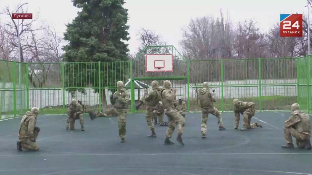 Памятник Феликсу Дзержинскому открыли в Луганском детском доме