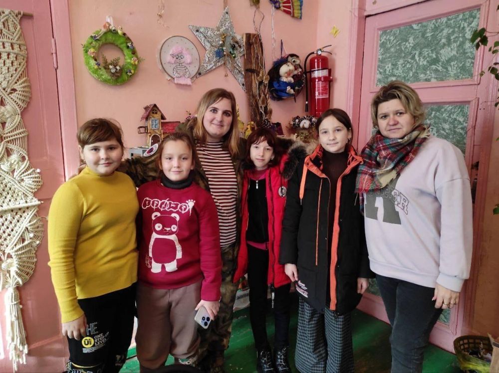 Омские специалисты рассказали коллегам из стахановской спортшколы о правилах безопасности в интернете Омские специалисты рассказали коллегам из стахановской спортшколы о правилах безопасности в интернете