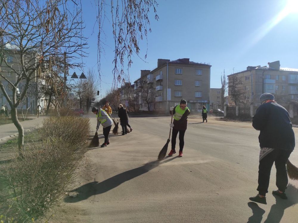 Вместе с коллективом МБУ ДО "ССШ 1" принял участие в общегородском субботнике Вместе с коллективом МБУ ДО "ССШ 1" принял участие в общегородском субботнике