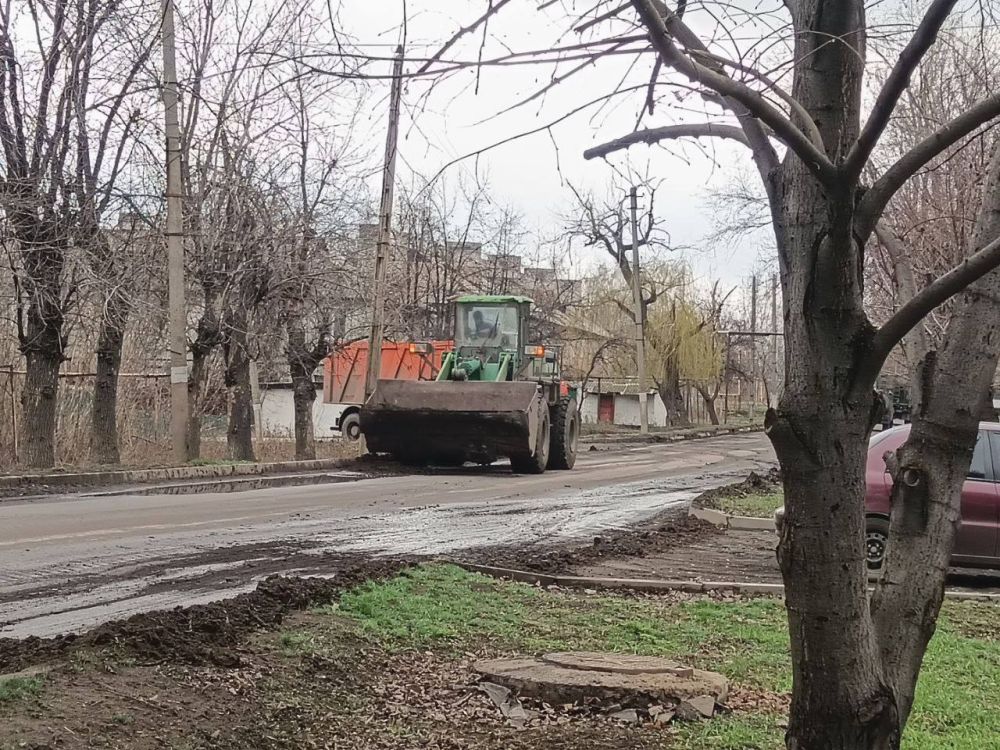 Сотрудники Муниципального унитарного предприятия «Комбинат коммунальных услуг города Первомайска» продолжают реализовывать комплекс мероприятий по приведению территории городского округа в надлежащее состояние после зимовки Сотрудники Муниципального унитарного предприятия «Комбинат коммунальных услуг города Первомайска» продолжают реализовывать комплекс мероприятий по приведению территории городского округа в надлежащее состояние после зимовки