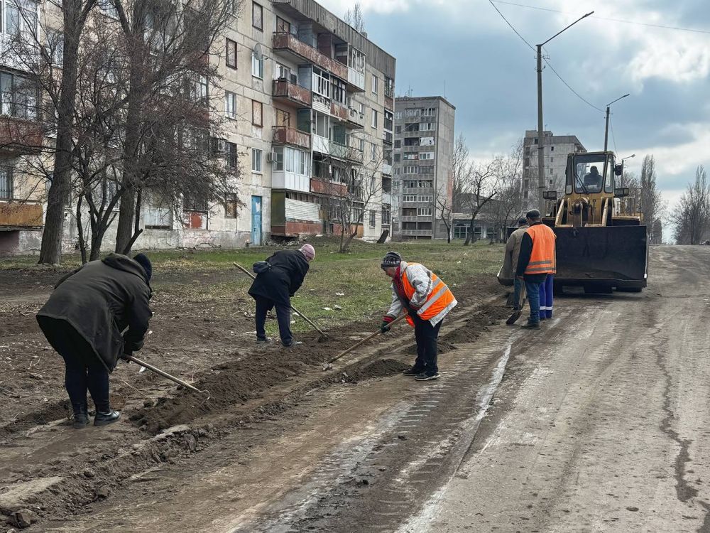 Сотрудники Муниципального унитарного предприятия «Комбинат коммунальных услуг города Первомайска» продолжают реализовывать комплекс мероприятий по приведению территории городского округа в надлежащее состояние после зимовки Сотрудники Муниципального унитарного предприятия «Комбинат коммунальных услуг города Первомайска» продолжают реализовывать комплекс мероприятий по приведению территории городского округа в надлежащее состояние после зимовки