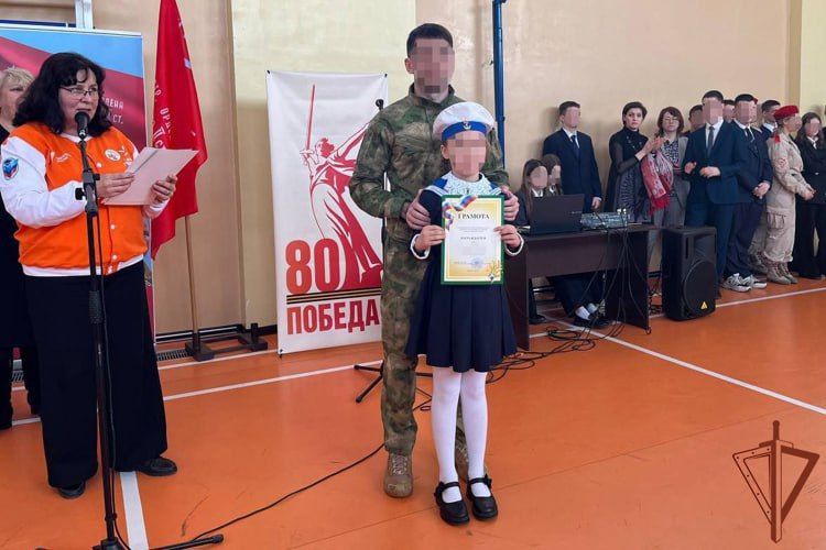 В преддверии Дня войск национальной гвардии росгвардейцы провели детский конкурс строя и песни в ЛНР В преддверии Дня войск национальной гвардии росгвардейцы провели детский конкурс строя и песни в ЛНР