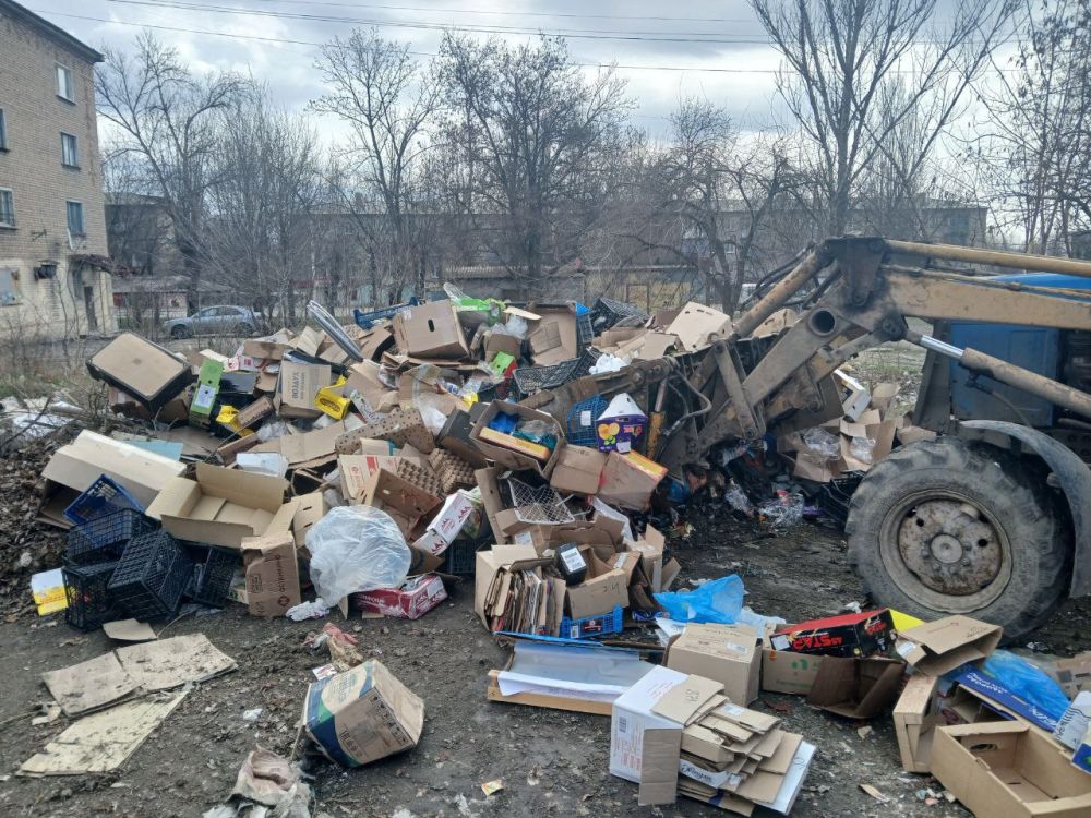 Вывоз мусора продолжается. Сегодня коммунальными службами ДЭС и «Экотранс» ликвидированы стихийные свалки по ул. Матросова, Космической, 4, пр-ту им. Ленина, 38, ул. Фестивальной в районе жилых домов 6, 8, 10, Н. Курченко Вывоз мусора продолжается. Сегодня коммунальными службами ДЭС и «Экотранс» ликвидированы стихийные свалки по ул. Матросова, Космической, 4, пр-ту им. Ленина, 38, ул. Фестивальной в районе жилых домов 6, 8, 10, Н. Курченко
