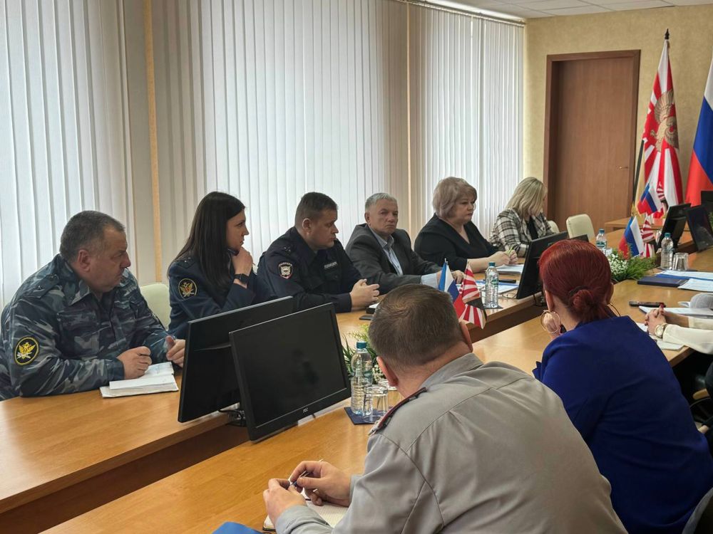 Сегодня, 27 марта, в Красном Луче под председательством заместителя главы Администрации муниципалитета Елены Чуприной состоялось рабочее совещание, посвящённое вопросам противодействия нелегальной занятости на территории... Сегодня, 27 марта, в Красном Луче под председательством заместителя главы Администрации муниципалитета Елены Чуприной состоялось рабочее совещание, посвящённое вопросам противодействия нелегальной занятости на территории...