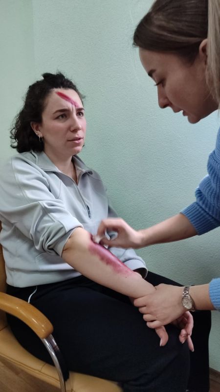 На обучающих курсах в Луганском центре медицины катастроф провели совместное практическое занятие На обучающих курсах в Луганском центре медицины катастроф провели совместное практическое занятие