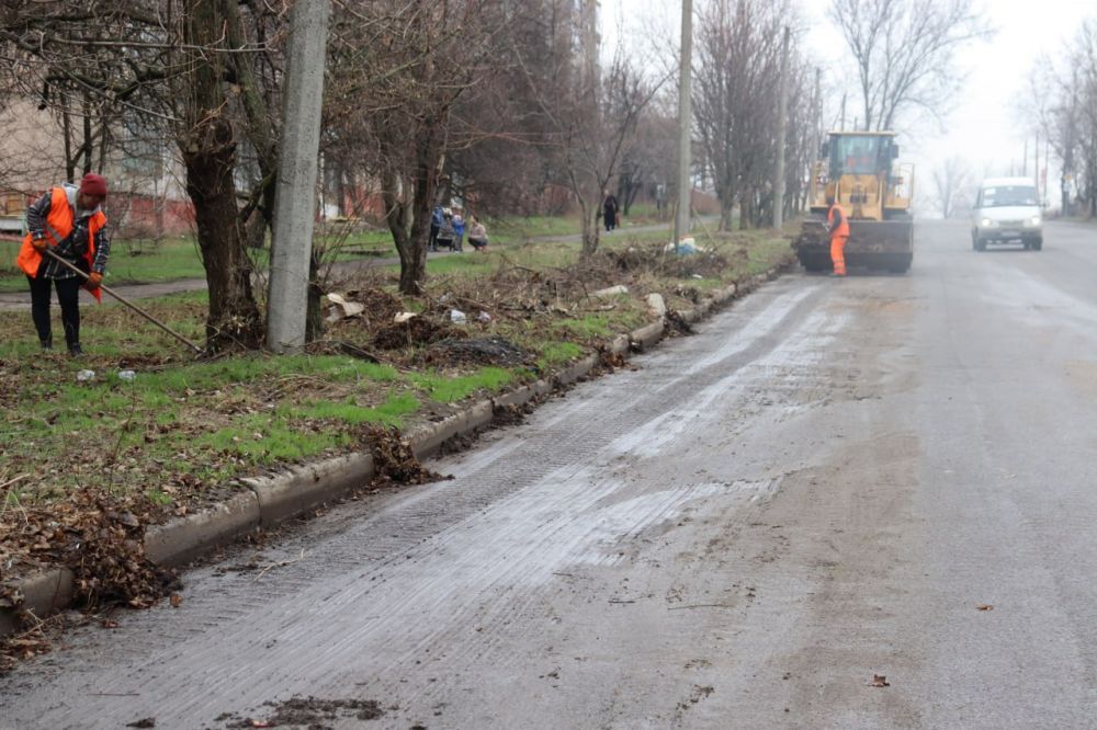 В Антраците активными темпами выполняются работы по благоустройству территории В Антраците активными темпами выполняются работы по благоустройству территории