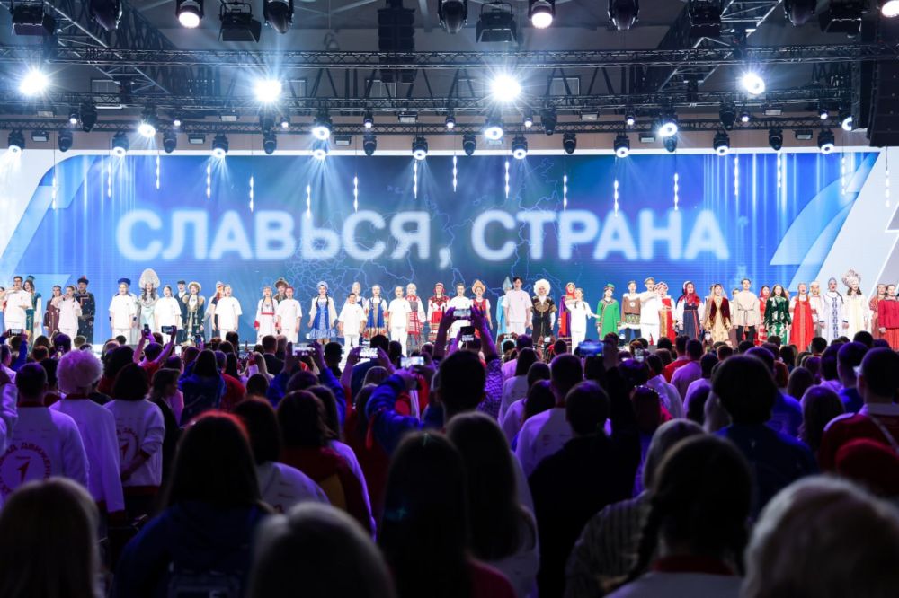 Школьники и студенты ЛНР поучаствовали в утверждении символа Года Дружбы на заседании Съезда Движения Первых Школьники и студенты ЛНР поучаствовали в утверждении символа Года Дружбы на заседании Съезда Движения Первых