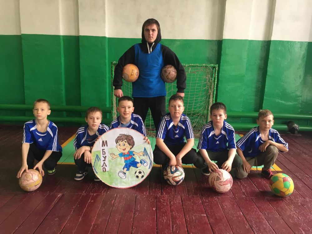 Студенты Ровеньковского колледжа приняли участие в цикле товарищеских игр по мини-футболу «Счастливы вместе», с целью популяризации занятий спорта в каникулярное время среди образовательных организаций пгт Студенты Ровеньковского колледжа приняли участие в цикле товарищеских игр по мини-футболу «Счастливы вместе», с целью популяризации занятий спорта в каникулярное время среди образовательных организаций пгт
