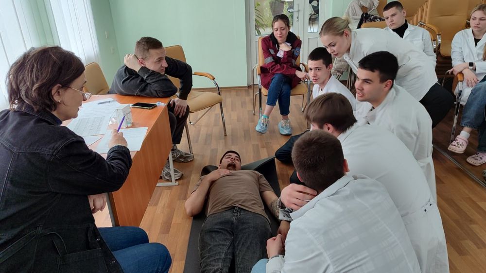 На обучающих курсах в Луганском центре медицины катастроф провели совместное практическое занятие На обучающих курсах в Луганском центре медицины катастроф провели совместное практическое занятие
