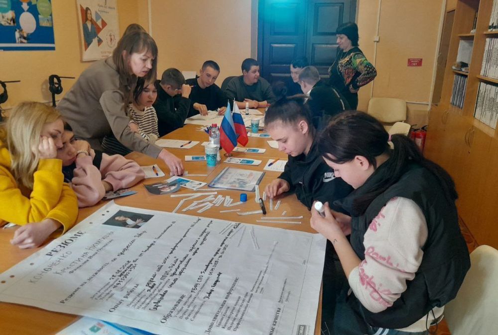 Сегодня в рамках заседания молодежного клуба «PROF_ориентир» при ТО ГКУ «Республиканский центр занятости населения Луганской Народной Республики» в Беловодском районе для студентов ГБОУ СПО ЛНР «Беловодский казачий кадетский... Сегодня в рамках заседания молодежного клуба «PROF_ориентир» при ТО ГКУ «Республиканский центр занятости населения Луганской Народной Республики» в Беловодском районе для студентов ГБОУ СПО ЛНР «Беловодский казачий кадетский...
