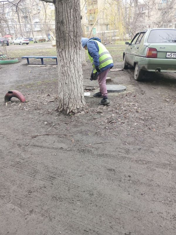 Сегодня работники ООО "Арнстрой" выполнили работы по уборке придомовых территорий многоквартирных домов в пгт Сегодня работники ООО "Арнстрой" выполнили работы по уборке придомовых территорий многоквартирных домов в пгт