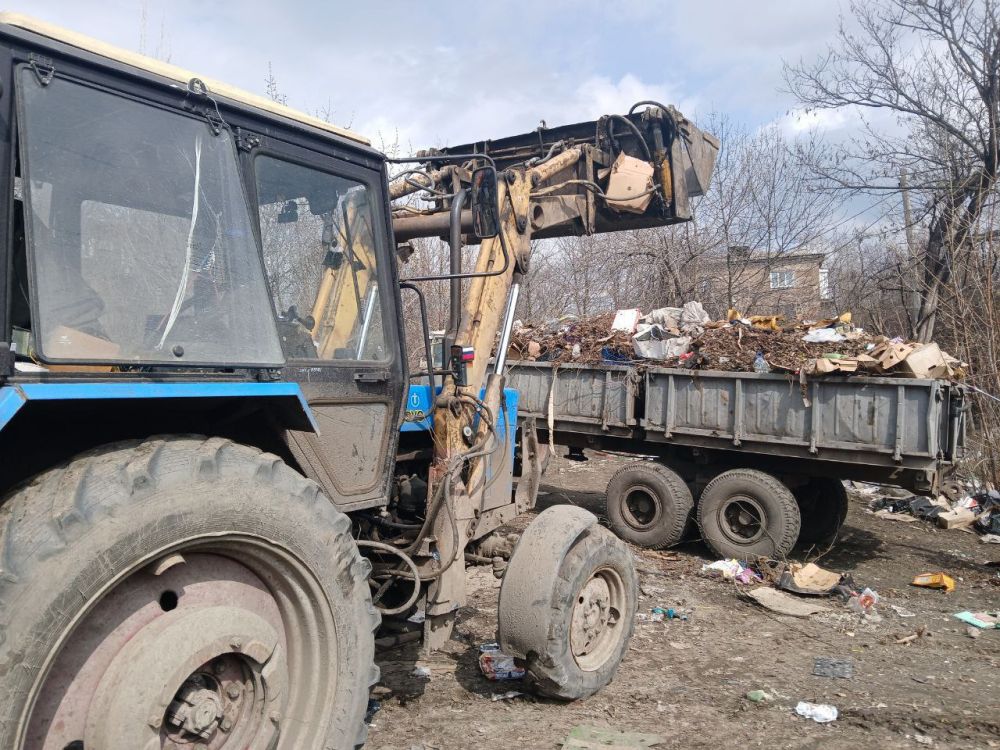 Вывоз мусора продолжается. Сегодня коммунальными службами ДЭС и «Экотранс» ликвидированы стихийные свалки по ул. Матросова, Космической, 4, пр-ту им. Ленина, 38, ул. Фестивальной в районе жилых домов 6, 8, 10, Н. Курченко Вывоз мусора продолжается. Сегодня коммунальными службами ДЭС и «Экотранс» ликвидированы стихийные свалки по ул. Матросова, Космической, 4, пр-ту им. Ленина, 38, ул. Фестивальной в районе жилых домов 6, 8, 10, Н. Курченко