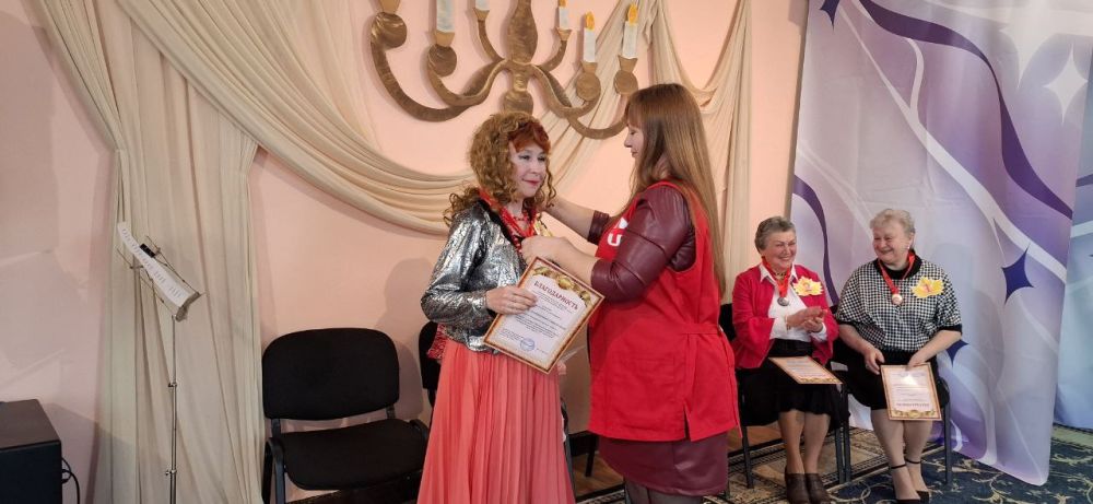 В Красном Луче для студентов Университета третьего возраста прошла конкурсная программа «Красотка+» В Красном Луче для студентов Университета третьего возраста прошла конкурсная программа «Красотка+»