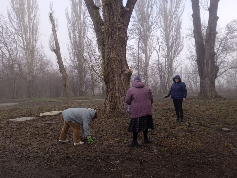 Учреждения культуры Краснолучского округа продолжают работы по благоустройству городских территорий: Учреждения культуры Краснолучского округа продолжают работы по благоустройству городских территорий: