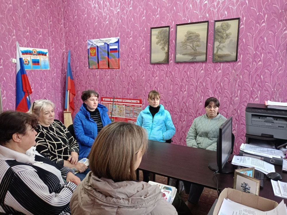 27 марта заместитель начальника отдела по жизнеобеспечению пгт Краснодон, пгт Энгельсово, пгт Семейкино Ольга Иванихина провела встречу с руководителями организаций, учреждений и предприятий поселка Энгельсово 27 марта заместитель начальника отдела по жизнеобеспечению пгт Краснодон, пгт Энгельсово, пгт Семейкино Ольга Иванихина провела встречу с руководителями организаций, учреждений и предприятий поселка Энгельсово