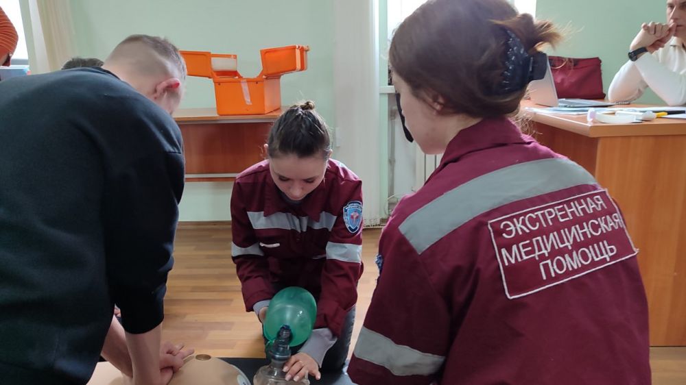 На обучающих курсах в Луганском центре медицины катастроф провели совместное практическое занятие На обучающих курсах в Луганском центре медицины катастроф провели совместное практическое занятие