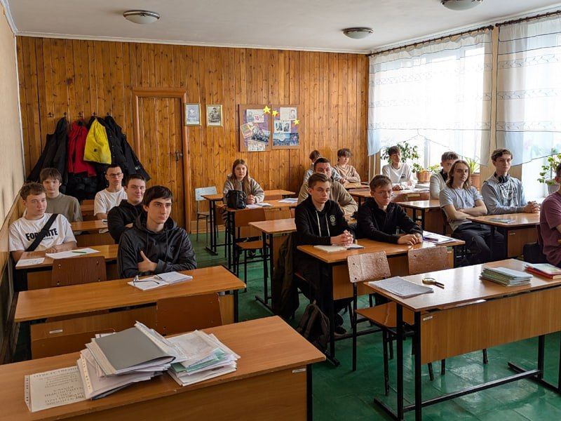 Чем полезны «Госуслуги»?. 27.03.2025 г. в Многопрофильном технологическом колледже ФГБОУ ВО «ДонГТУ» состоялась встреча студентов отделения компьютерных и электрических систем учебного заведения с начальником отдела... Чем полезны «Госуслуги»?. 27.03.2025 г. в Многопрофильном технологическом колледже ФГБОУ ВО «ДонГТУ» состоялась встреча студентов отделения компьютерных и электрических систем учебного заведения с начальником отдела...