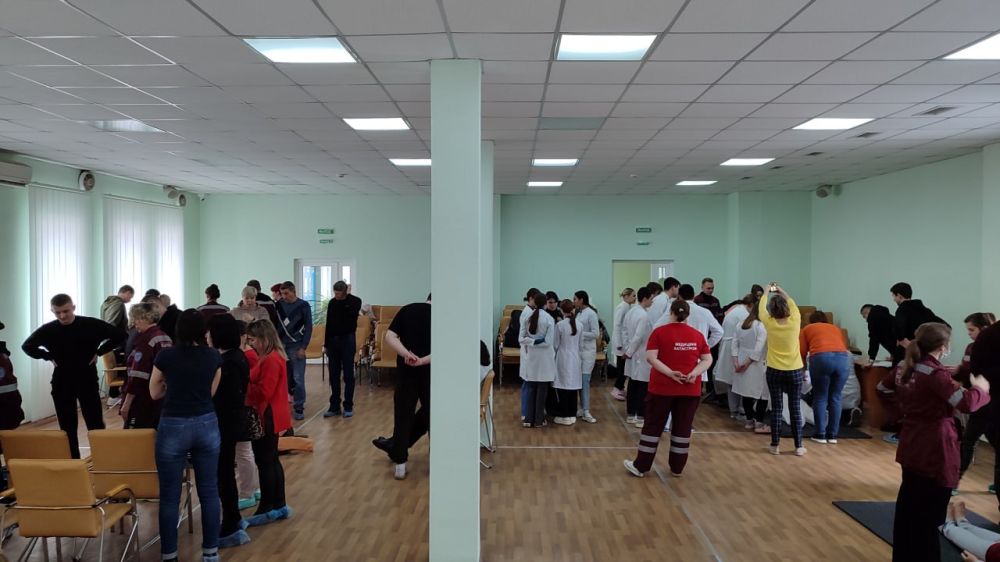 На обучающих курсах в Луганском центре медицины катастроф провели совместное практическое занятие На обучающих курсах в Луганском центре медицины катастроф провели совместное практическое занятие