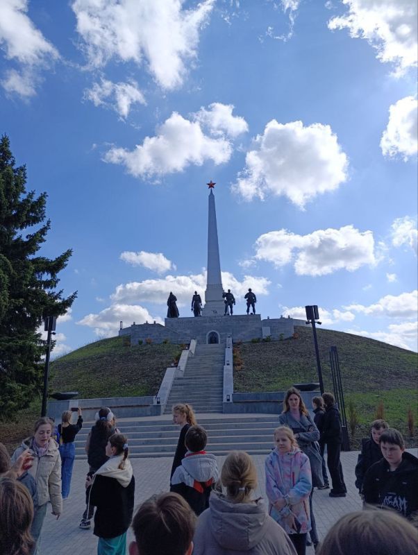 В рамках историко-просветительской деятельности, с целью содержательного досуга обучающихся в каникулярное время, развития патриотического воспитания, обучающиеся ГБОУ ЛНР «Брянковская СШ №23» отправились в увлекательную... В рамках историко-просветительской деятельности, с целью содержательного досуга обучающихся в каникулярное время, развития патриотического воспитания, обучающиеся ГБОУ ЛНР «Брянковская СШ №23» отправились в увлекательную...