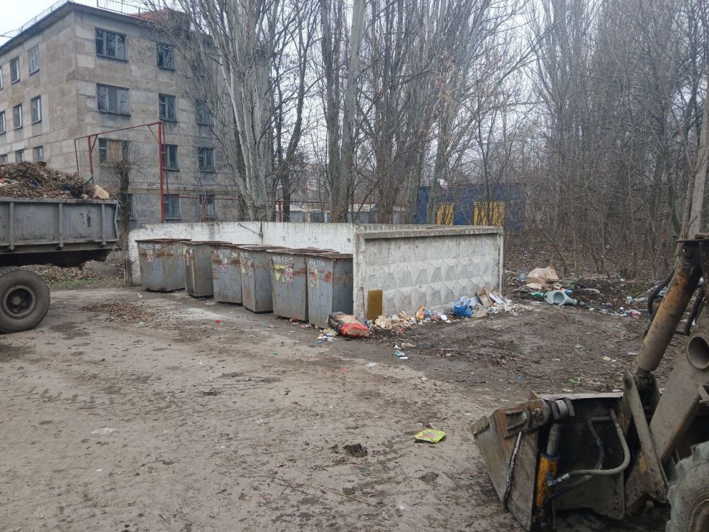 Вывоз мусора продолжается. Сегодня коммунальными службами ДЭС и «Экотранс» ликвидированы стихийные свалки по ул. Матросова, Космической, 4, пр-ту им. Ленина, 38, ул. Фестивальной в районе жилых домов 6, 8, 10, Н. Курченко Вывоз мусора продолжается. Сегодня коммунальными службами ДЭС и «Экотранс» ликвидированы стихийные свалки по ул. Матросова, Космической, 4, пр-ту им. Ленина, 38, ул. Фестивальной в районе жилых домов 6, 8, 10, Н. Курченко
