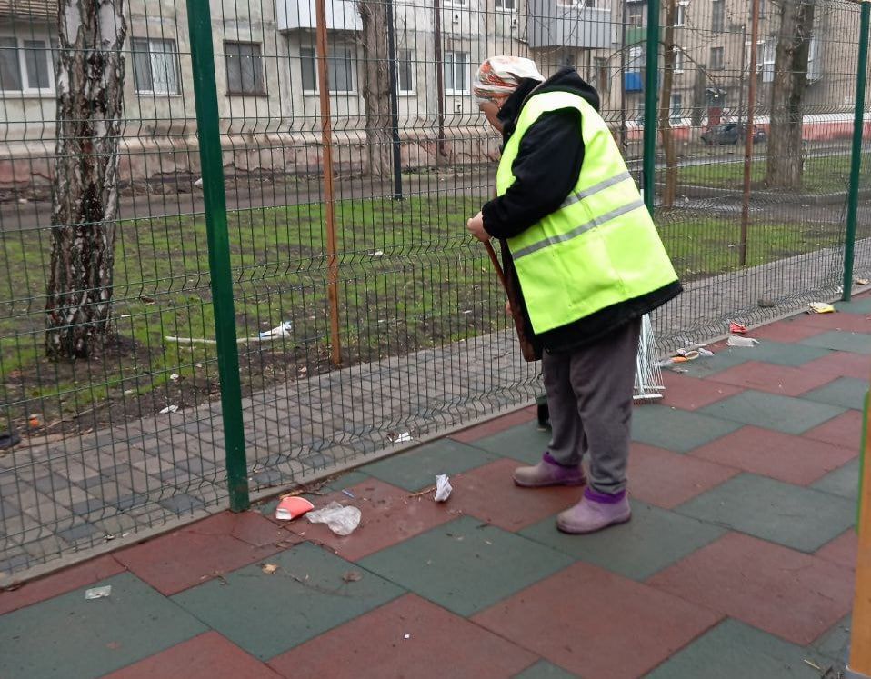 В Антраците активными темпами выполняются работы по благоустройству территории В Антраците активными темпами выполняются работы по благоустройству территории
