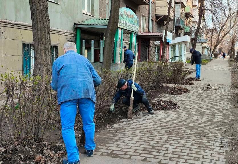 Воины-интернационалисты Алчевска провели субботник Воины-интернационалисты Алчевска провели субботник