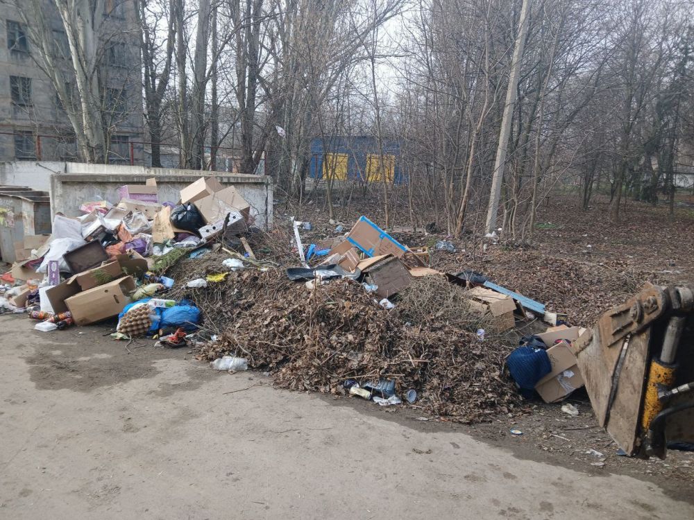 Вывоз мусора продолжается. Сегодня коммунальными службами ДЭС и «Экотранс» ликвидированы стихийные свалки по ул. Матросова, Космической, 4, пр-ту им. Ленина, 38, ул. Фестивальной в районе жилых домов 6, 8, 10, Н. Курченко Вывоз мусора продолжается. Сегодня коммунальными службами ДЭС и «Экотранс» ликвидированы стихийные свалки по ул. Матросова, Космической, 4, пр-ту им. Ленина, 38, ул. Фестивальной в районе жилых домов 6, 8, 10, Н. Курченко