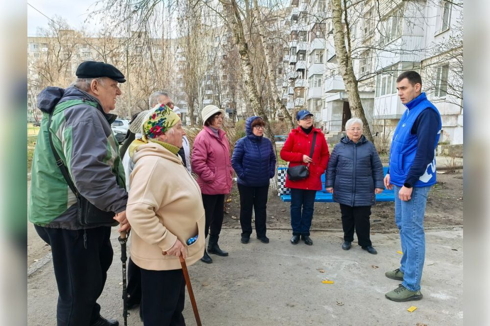 «Единая Россия» помогла жителям Рубежного с ремонтом кровли многоквартирного дома «Единая Россия» помогла жителям Рубежного с ремонтом кровли многоквартирного дома