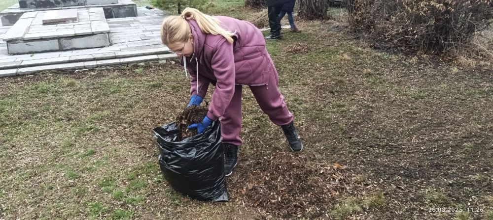 Учреждения культуры Краснолучского округа продолжают работы по благоустройству городских территорий: Учреждения культуры Краснолучского округа продолжают работы по благоустройству городских территорий: