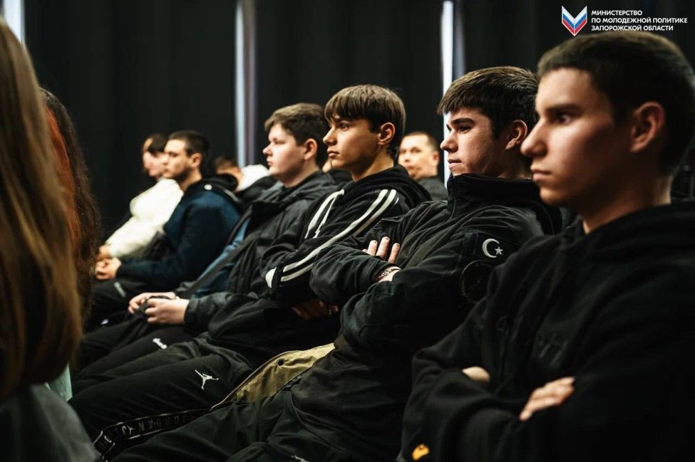 Крым: путь домой. На базе лектория #Знание в Министерстве по молодежной политике прошла лекция от депутата Законодательного Собрания Запорожской области, участника боевых действий в Республике Чечня, лектора Общества... Крым: путь домой. На базе лектория #Знание в Министерстве по молодежной политике прошла лекция от депутата Законодательного Собрания Запорожской области, участника боевых действий в Республике Чечня, лектора Общества...