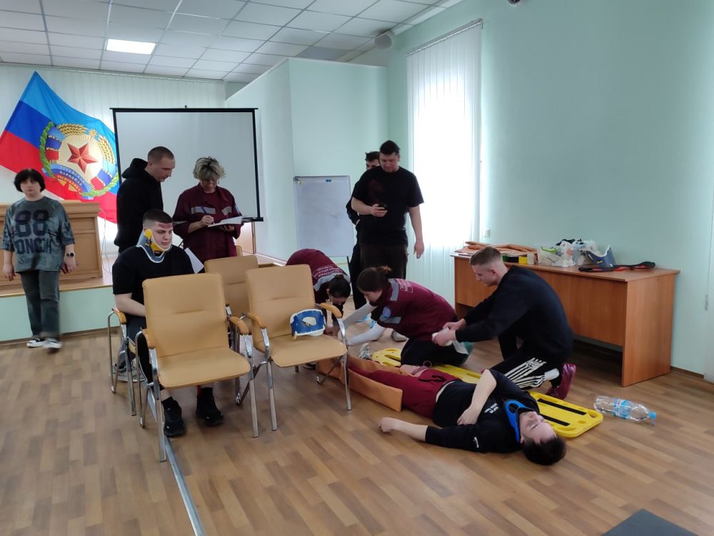 На обучающих курсах в Луганском центре медицины катастроф провели совместное практическое занятие На обучающих курсах в Луганском центре медицины катастроф провели совместное практическое занятие