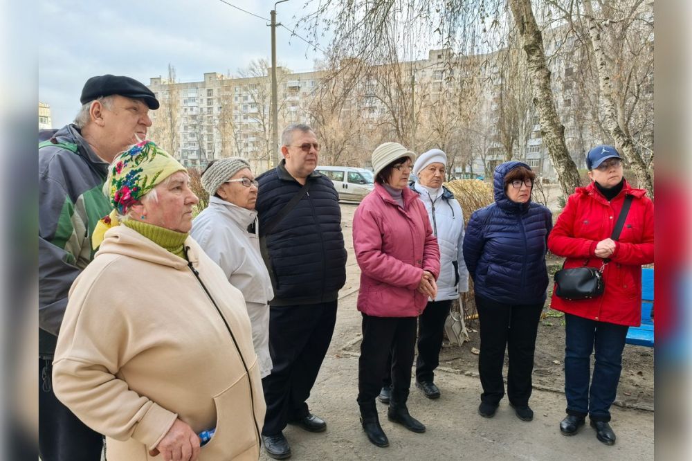 «Единая Россия» помогла жителям Рубежного с ремонтом кровли многоквартирного дома «Единая Россия» помогла жителям Рубежного с ремонтом кровли многоквартирного дома