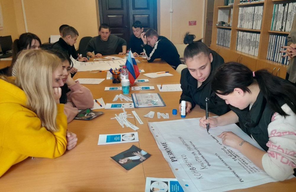 Сегодня в рамках заседания молодежного клуба «PROF_ориентир» при ТО ГКУ «Республиканский центр занятости населения Луганской Народной Республики» в Беловодском районе для студентов ГБОУ СПО ЛНР «Беловодский казачий кадетский... Сегодня в рамках заседания молодежного клуба «PROF_ориентир» при ТО ГКУ «Республиканский центр занятости населения Луганской Народной Республики» в Беловодском районе для студентов ГБОУ СПО ЛНР «Беловодский казачий кадетский...