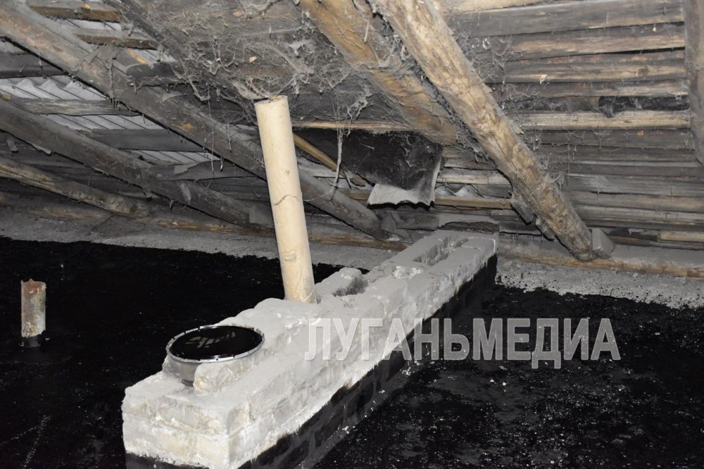 В Краснолучском округе стартовал капитальный ремонт кровель В Краснолучском округе стартовал капитальный ремонт кровель