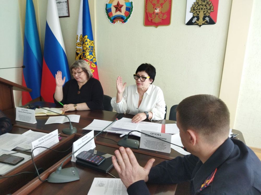 Сегодня в Администрации городского округа город Ровеньки состоялось заседание городской комиссии по делам несовершеннолетних и защите их прав Сегодня в Администрации городского округа город Ровеньки состоялось заседание городской комиссии по делам несовершеннолетних и защите их прав