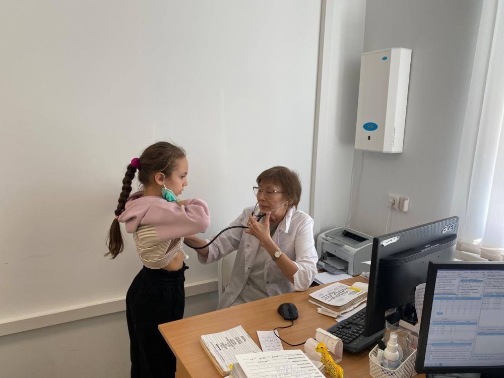 Врачи Республиканского детского медицинского центра им. В.Манджиевой осмотрели детей из подшефного Антрацитовского округа, которые получают помощь в Реабилитационном центре для детей и подростков с ограниченными... Врачи Республиканского детского медицинского центра им. В.Манджиевой осмотрели детей из подшефного Антрацитовского округа, которые получают помощь в Реабилитационном центре для детей и подростков с ограниченными...