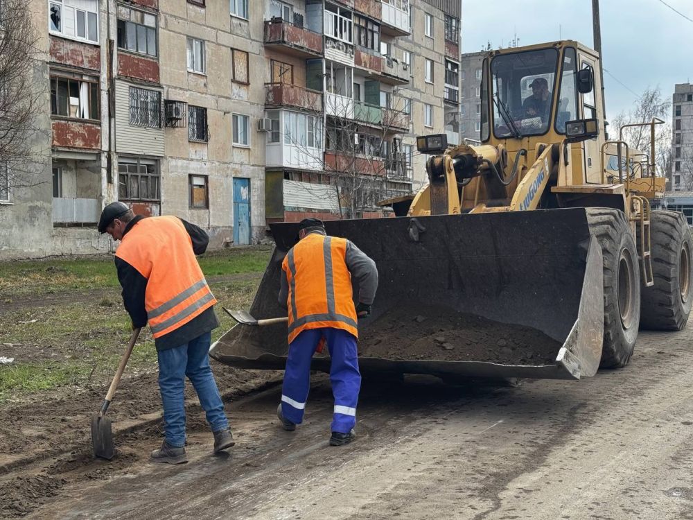 Сотрудники Муниципального унитарного предприятия «Комбинат коммунальных услуг города Первомайска» продолжают реализовывать комплекс мероприятий по приведению территории городского округа в надлежащее состояние после зимовки Сотрудники Муниципального унитарного предприятия «Комбинат коммунальных услуг города Первомайска» продолжают реализовывать комплекс мероприятий по приведению территории городского округа в надлежащее состояние после зимовки