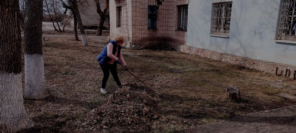 Учреждения культуры Краснолучского округа продолжают работы по благоустройству городских территорий: Учреждения культуры Краснолучского округа продолжают работы по благоустройству городских территорий:
