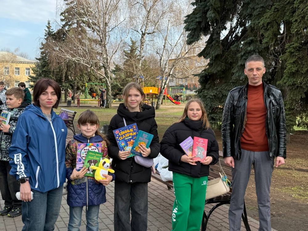 В Кировске, в рамках всероссийской акции "Неделя детской книги" произошло интересное событие, ознаменовавшее собой не только праздник литературы, но и укрепление связей между разными уголками нашей необъятной страны В Кировске, в рамках всероссийской акции "Неделя детской книги" произошло интересное событие, ознаменовавшее собой не только праздник литературы, но и укрепление связей между разными уголками нашей необъятной страны