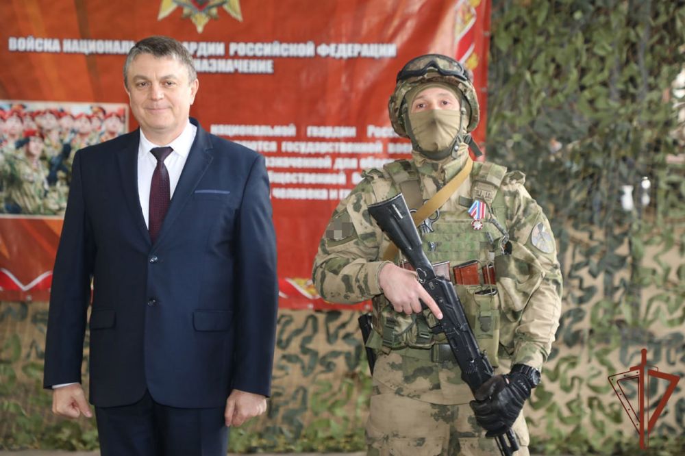 Глава ЛНР поздравил с профессиональным праздником росгвардейцев Глава ЛНР поздравил с профессиональным праздником росгвардейцев