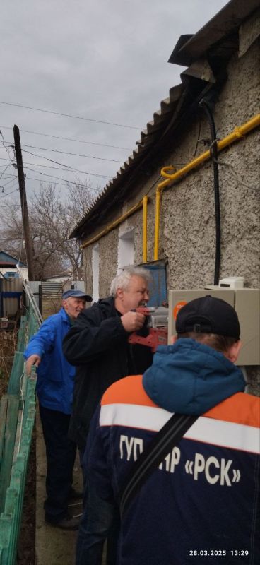 Сергей Козенко: Сегодня мы продолжили работу у нашего уважаемого ветерана, участника Великой Отечественной войны, Савоськова Кузьмы Ивановича, проживающего на улице Некрасова в городе Краснодоне Сергей Козенко: Сегодня мы продолжили работу у нашего уважаемого ветерана, участника Великой Отечественной войны, Савоськова Кузьмы Ивановича, проживающего на улице Некрасова в городе Краснодоне
