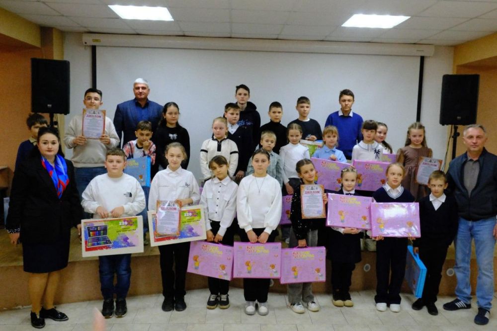 Участникам конкурса рисунков в Беловодском МО вручили подарки Участникам конкурса рисунков в Беловодском МО вручили подарки