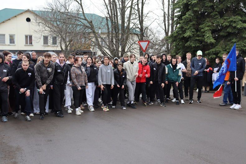 Свердловская молодежь приняла участие в массовом забеге в рамках марафона «Сила России» и партпроекта ВПП «Здоровое будущее» Свердловская молодежь приняла участие в массовом забеге в рамках марафона «Сила России» и партпроекта ВПП «Здоровое будущее»