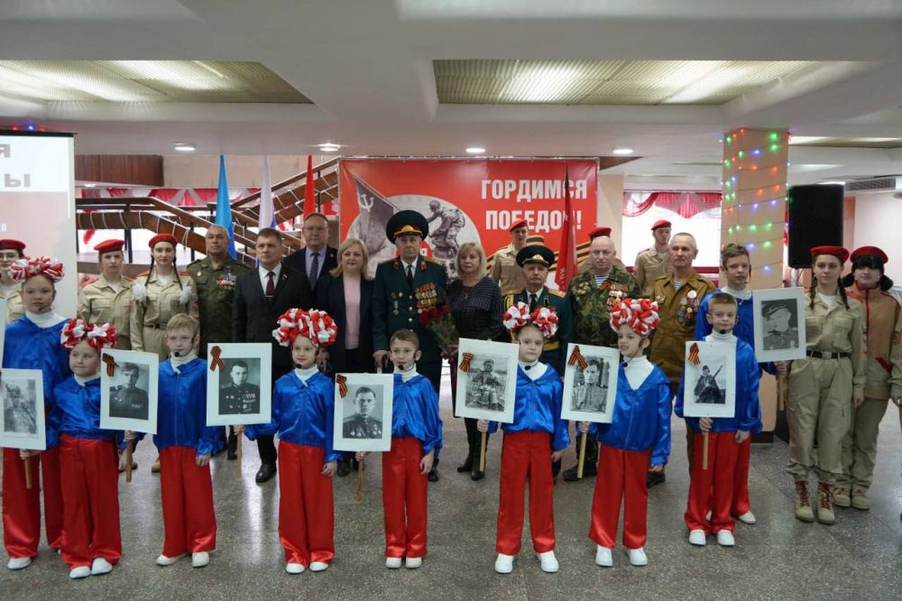 Равнение – на Знамя Победы Равнение – на Знамя Победы