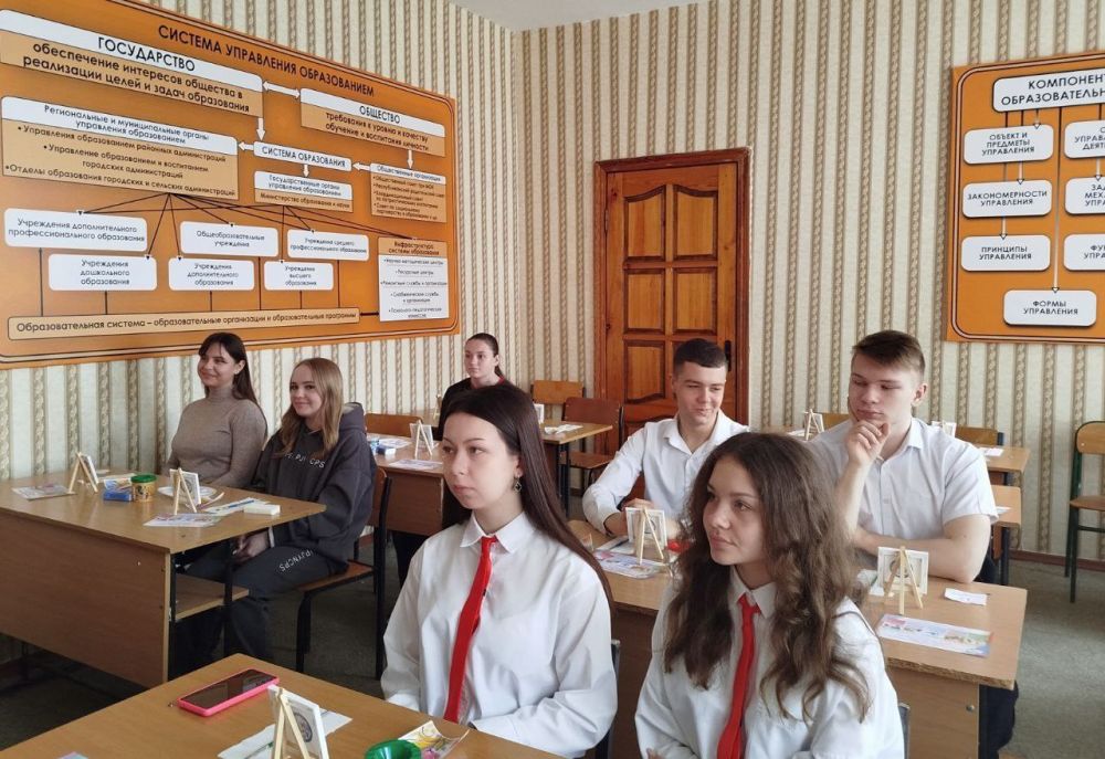 Преподаватели Брянковского колледжа ЛГПУ приняли участие в Межрегиональном фестивале педагогических классов #ПРОшколу Преподаватели Брянковского колледжа ЛГПУ приняли участие в Межрегиональном фестивале педагогических классов #ПРОшколу