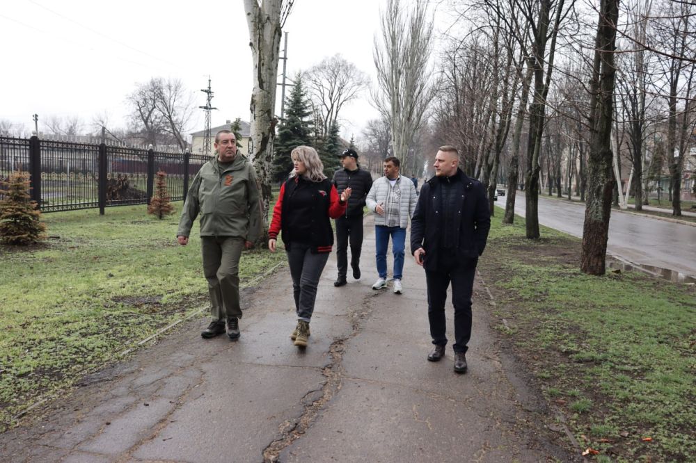 Делегация Ставропольского края во главе с заместителем председателя Правительства Ильей Дроздовым посетила подшефный Стаханов Делегация Ставропольского края во главе с заместителем председателя Правительства Ильей Дроздовым посетила подшефный Стаханов