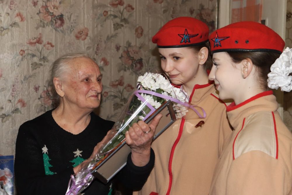 В Стаханове поздравили узницу фашистского лагеря с 84-летием В Стаханове поздравили узницу фашистского лагеря с 84-летием